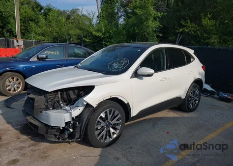 2020 Ford Escape Titanium z USA, uszkodzony, nr VIN 1FMCU9DZ0LUA76423